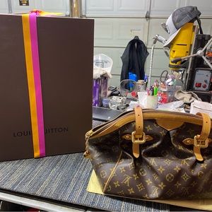 Louis Vuitton Trivoli Purse. Rarely used, like new with no tears or scratches.